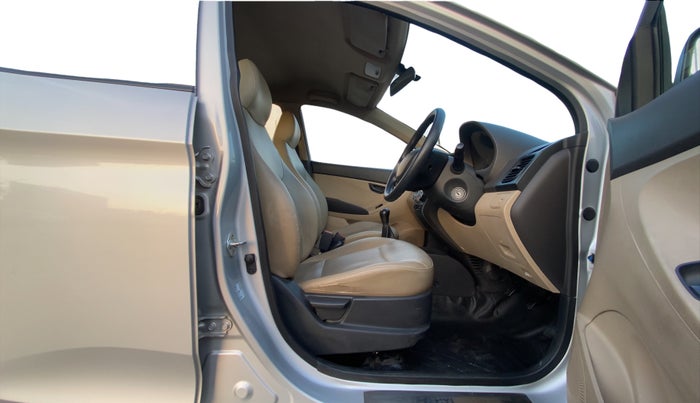 2018 Hyundai Eon ERA +, Petrol, Manual, 33,667 km, Right Side Front Door Cabin