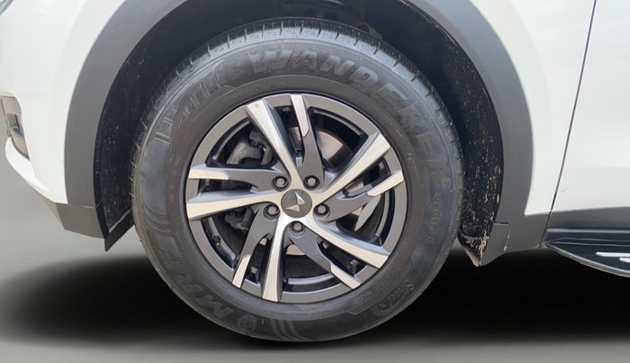 2022 Mahindra XUV700 AX 5 D AT 5 STR, Diesel, Automatic, 31,102 km, Left Front Wheel