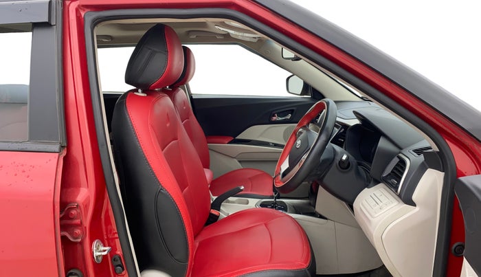 2019 Mahindra XUV300 W8 (O) 1.5 DIESEL AMT, Diesel, Automatic, 64,912 km, Right Side Front Door Cabin