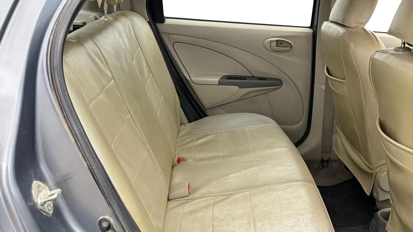 2015 Toyota Etios Liva G, Petrol, Manual, 52,006 km, Right Side Rear Door Cabin
