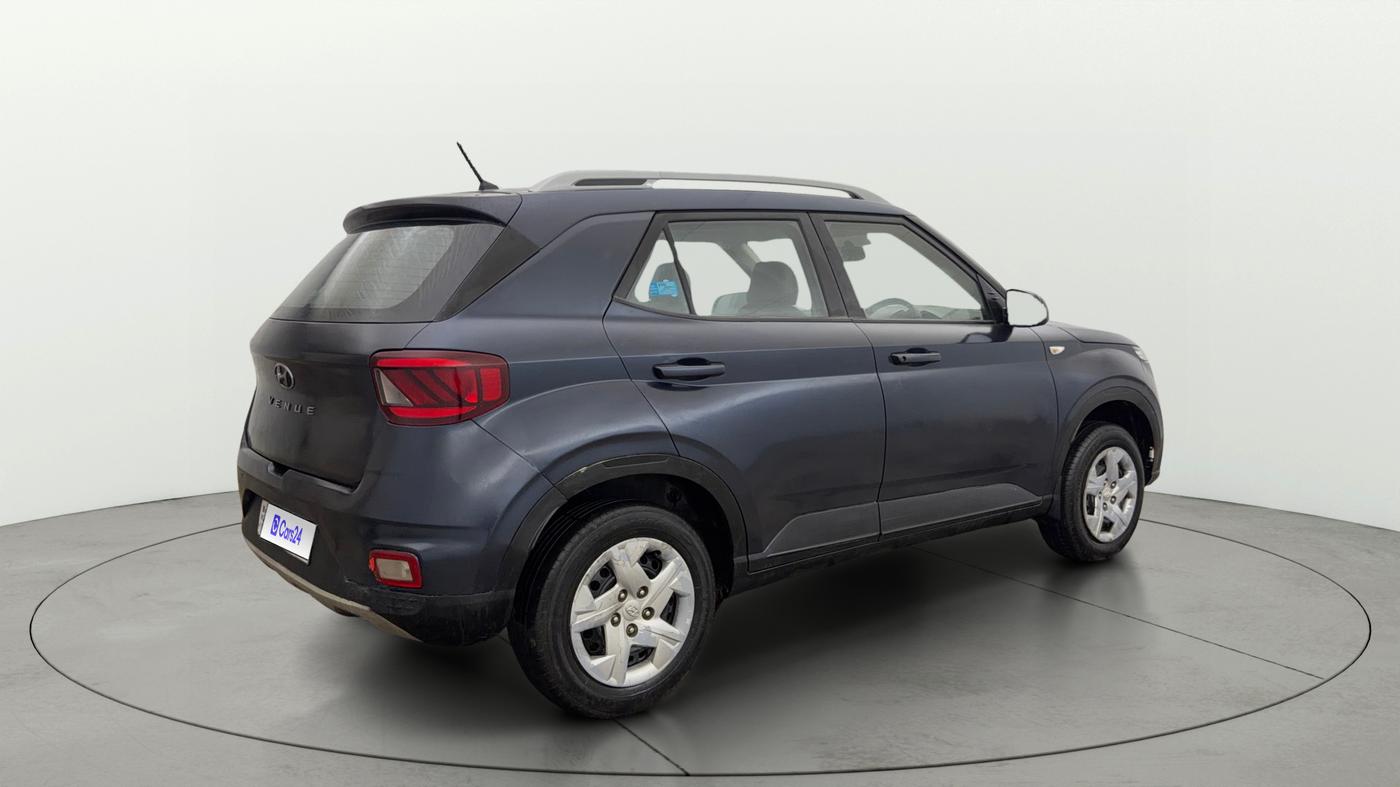 2022 Hyundai VENUE S 1.2, Petrol, Manual, 73,770 km, Right Back Diagonal