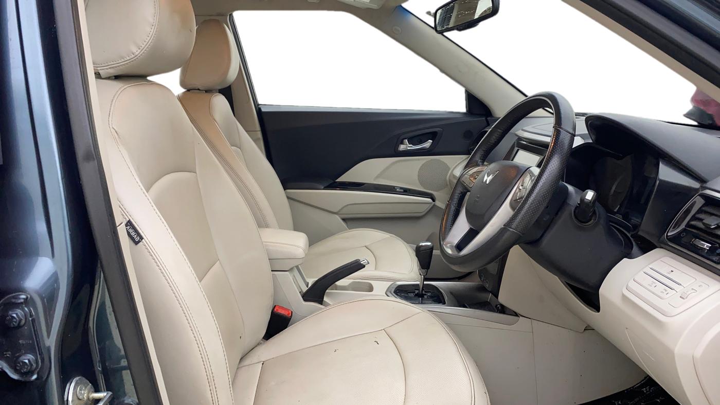 2023 Mahindra XUV300 W8 (O) 1.5 DIESEL AMT, Diesel, Automatic, 45,135 km, Right Side Front Door Cabin