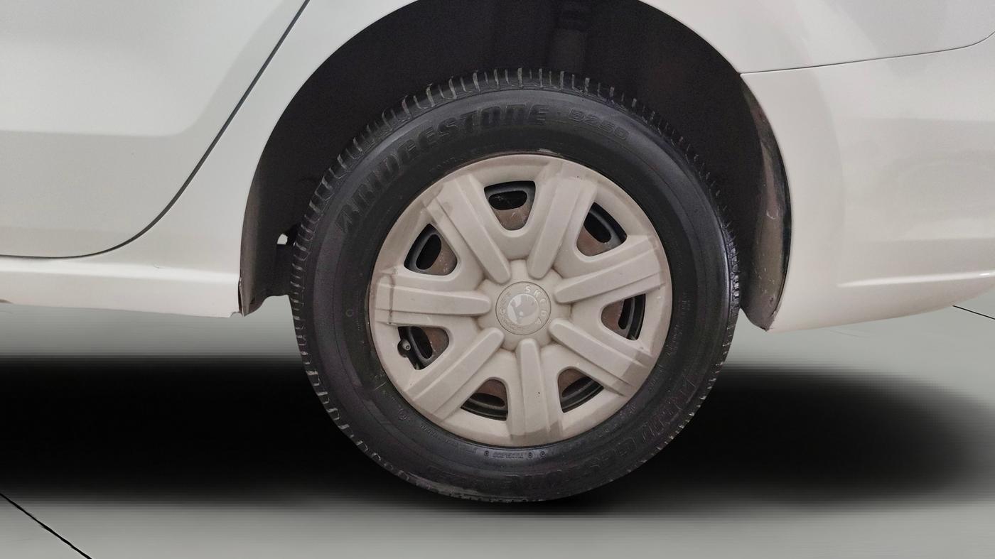 2013 Skoda Rapid AMBITION 1.6 MPI MT PLUS, Petrol, Manual, 59,727 km, Left Rear Wheel