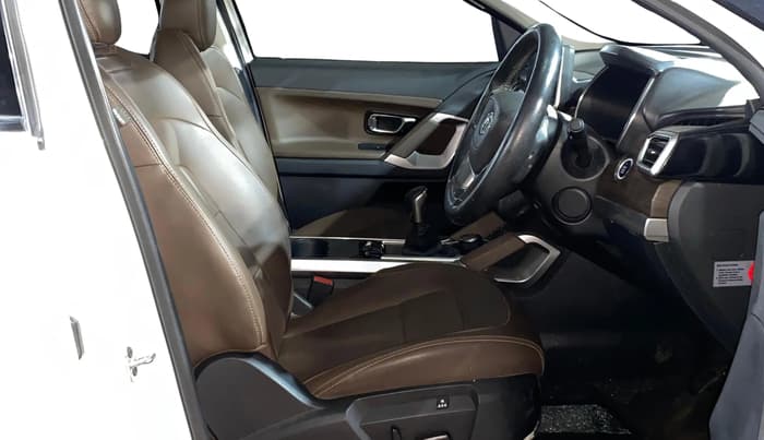 2022 Tata Harrier XZ PLUS 2.0L, Diesel, Manual, 54,928 km, Right Side Front Door Cabin