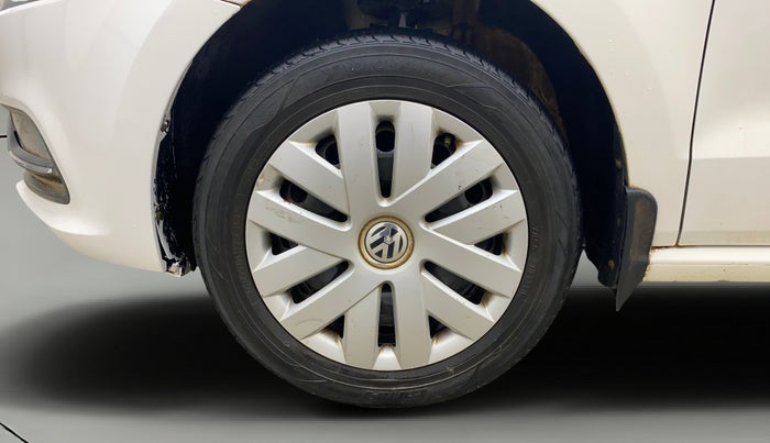 2017 Volkswagen Polo COMFORTLINE 1.2L, Petrol, Manual, 82,094 km, Left Front Wheel