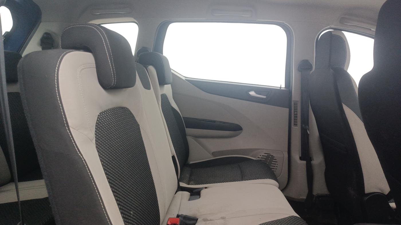 2019 Renault TRIBER RXZ, Petrol, Manual, 45,080 km, Right Side Rear Door Cabin
