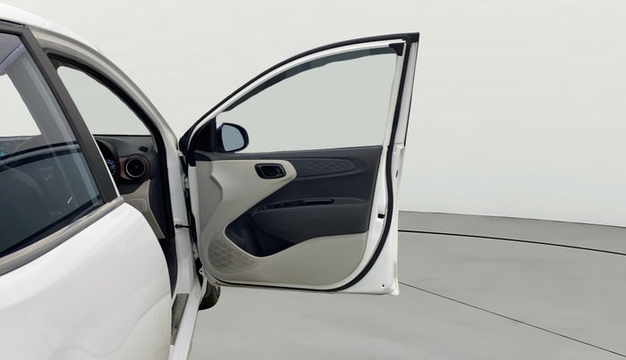 2022 Hyundai AURA S 1.2 CNG, CNG, Manual, 91,342 km, RHS Front Door