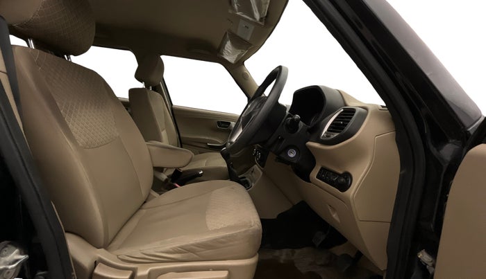 2024 Mahindra BOLERO NEO N10 R, Diesel, Manual, 38,924 km, Right Side Front Door Cabin