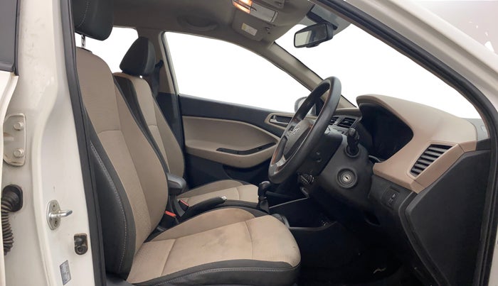 2016 Hyundai Elite i20 SPORTZ 1.2, Petrol, Manual, 1,05,342 km, Right Side Front Door Cabin