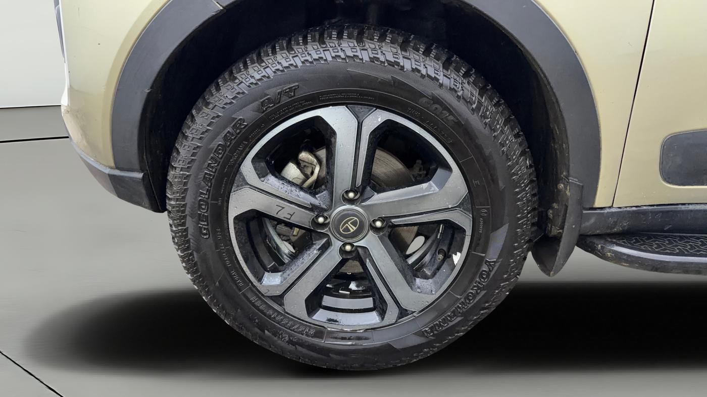2023 Tata NEXON XZA PLUS LUX SUNROOF KAZIRANGA PETROL, Petrol, Automatic, 60,732 km, Left Front Wheel
