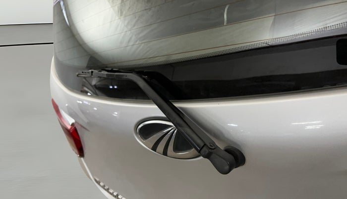 2017 Mahindra Kuv100 K6 PLUS 6 STR, Petrol, Manual, 36,967 km, Rear Wiper