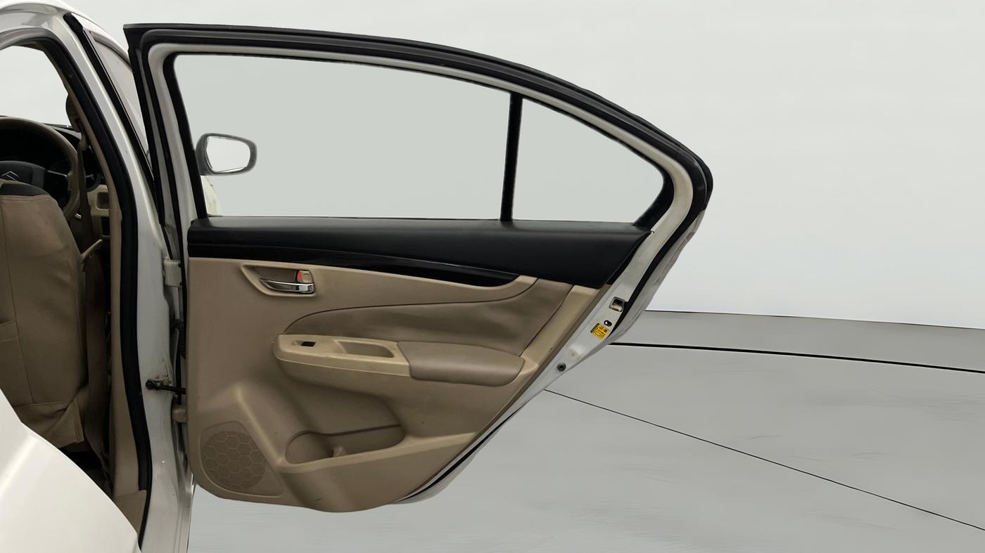 2015 Maruti Ciaz ZXI+, Petrol, Manual, 1,16,097 km, RHS Rear Door