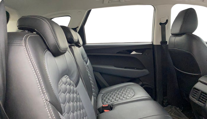 2020 MG HECTOR SUPER 2.0 DIESEL, Diesel, Manual, 77,300 km, Right Side Rear Door Cabin