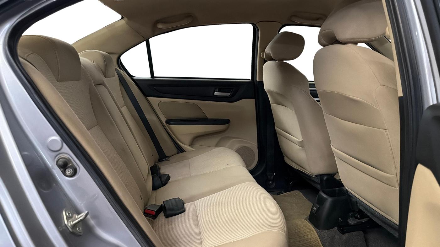 2022 Honda Amaze 1.2L I-VTEC VX CVT, Petrol, Automatic, 42,313 km, Right Side Rear Door Cabin