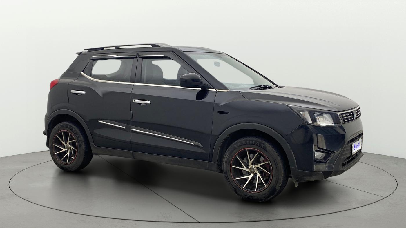 2022 Mahindra XUV300 W4 1.2 PETROL, Petrol, Manual, 1,08,779 km, Right Front Diagonal
