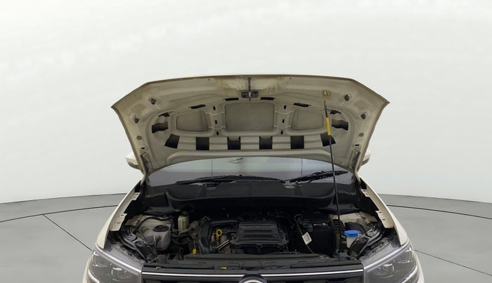 2022 Volkswagen TAIGUN TOPLINE 1.0 TSI AT, Petrol, Automatic, 55,400 km, Open Bonet