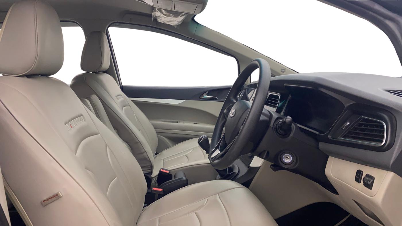 2018 Mahindra MARAZZO M6 7 STR, Diesel, Manual, 30,656 km, Right Side Front Door Cabin