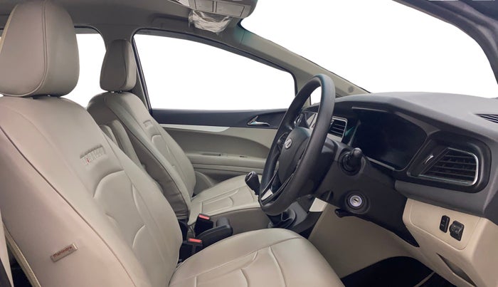 2018 Mahindra MARAZZO M6 7 STR, Diesel, Manual, 30,656 km, Right Side Front Door Cabin