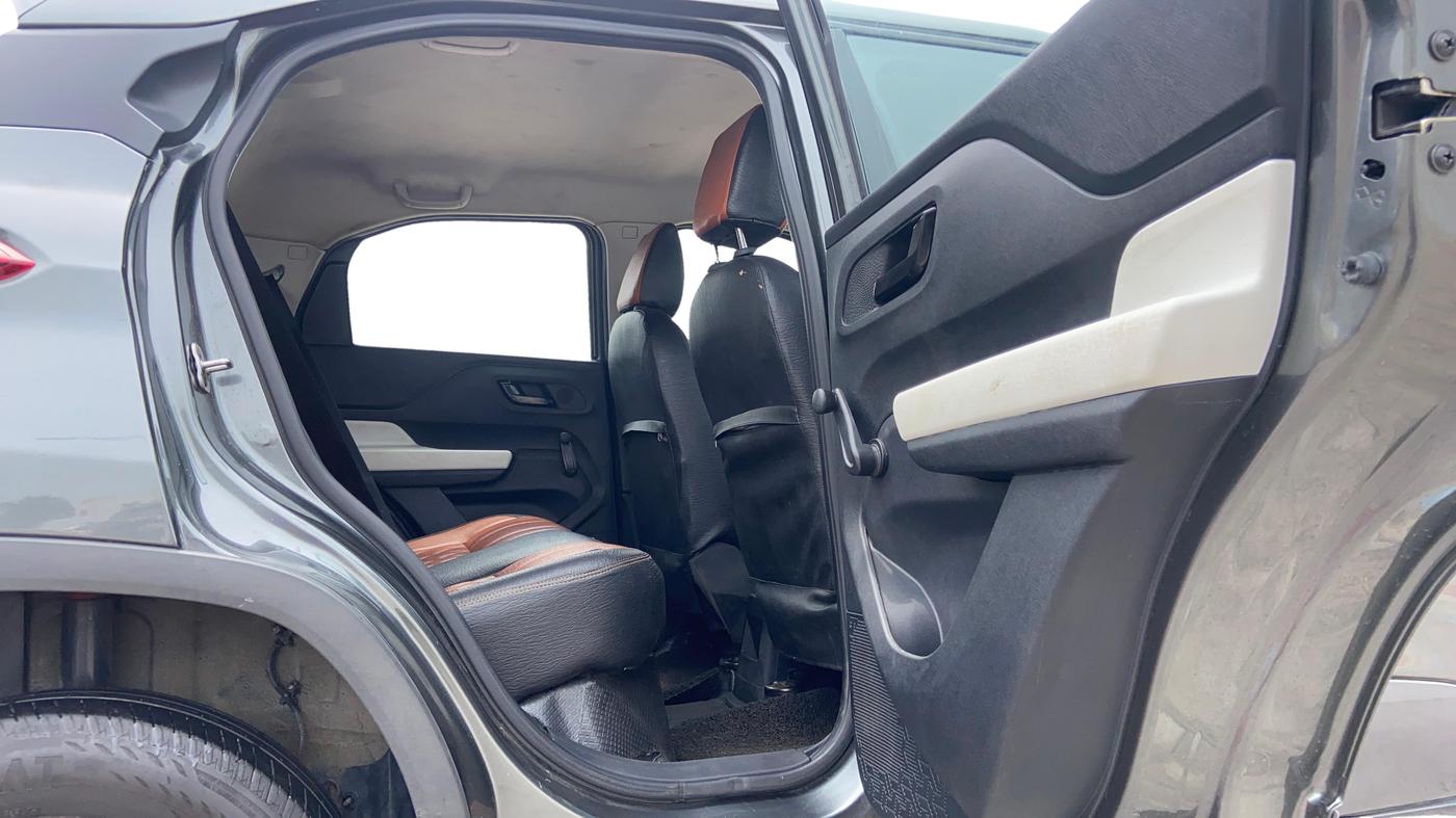 2025 Tata PUNCH PURE MT, Petrol, Manual, 34,594 km, Right Side Rear Door Cabin