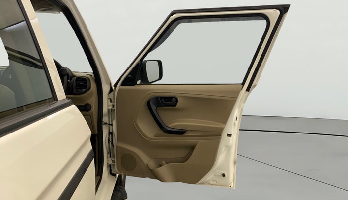 2024 Mahindra BOLERO NEO N 4, Diesel, Manual, 13,269 km, RHS Front Door