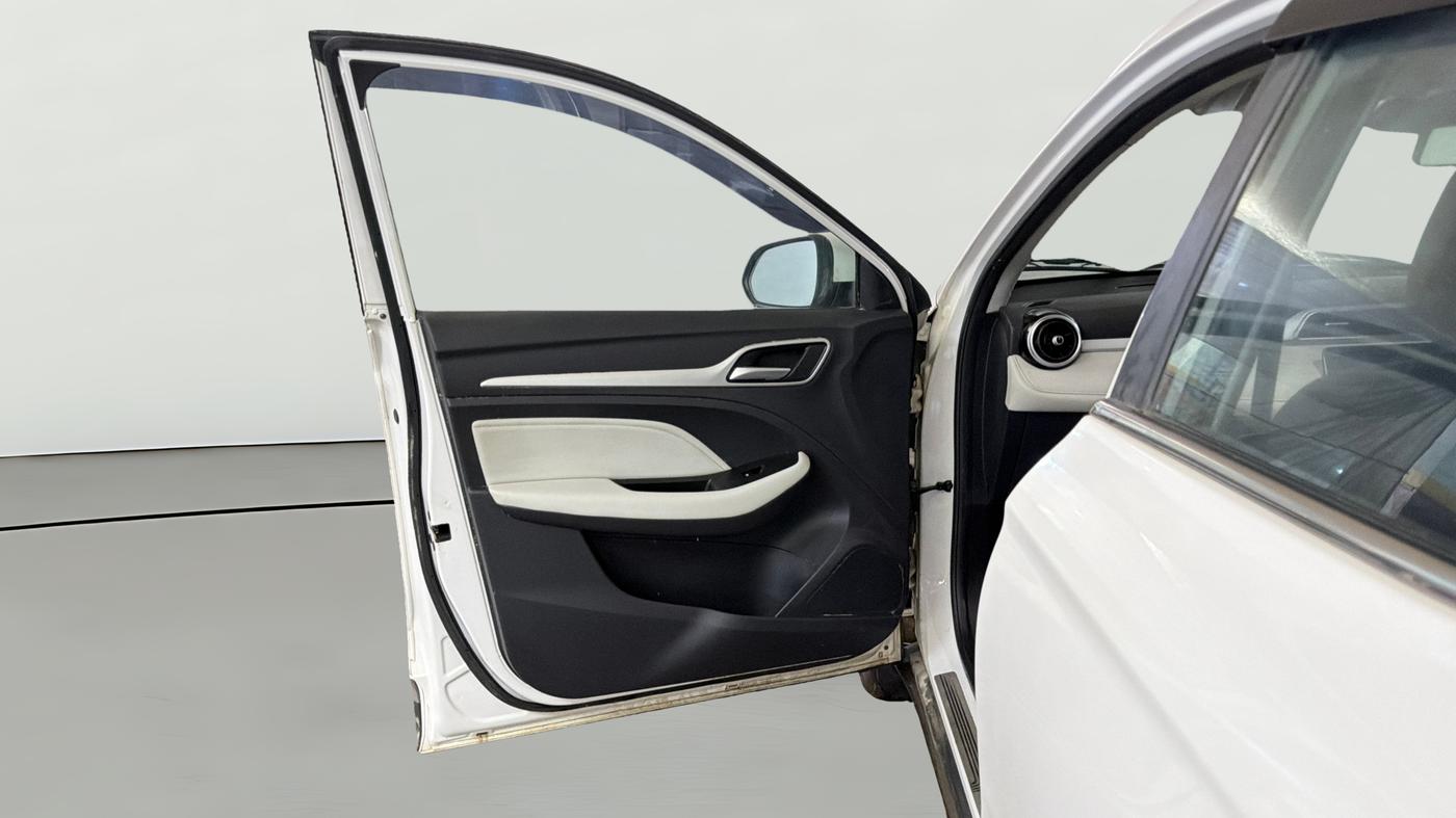 2024 MG ASTOR Sprint 1.5 MT (Ivory), Petrol, Manual, 26,973 km, LHS Front Door