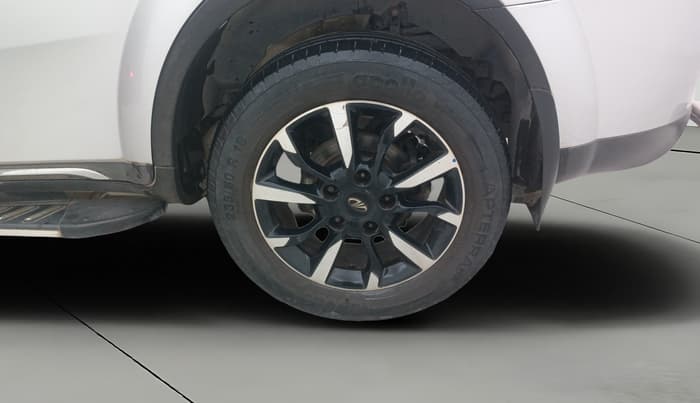 2018 Mahindra XUV500 W11, Diesel, Manual, 69,561 km, Left Rear Wheel