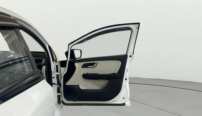 2025 Tata ALTROZ XZ Plus (S) Lux CNG , CNG, Manual, 2,833 km, RHS Front Door