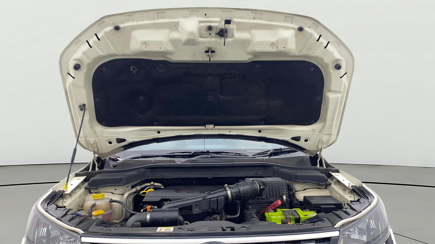2020 Mahindra XUV300 W6 1.2 PETROL, Petrol, Manual, 53,618 km, Open Bonet