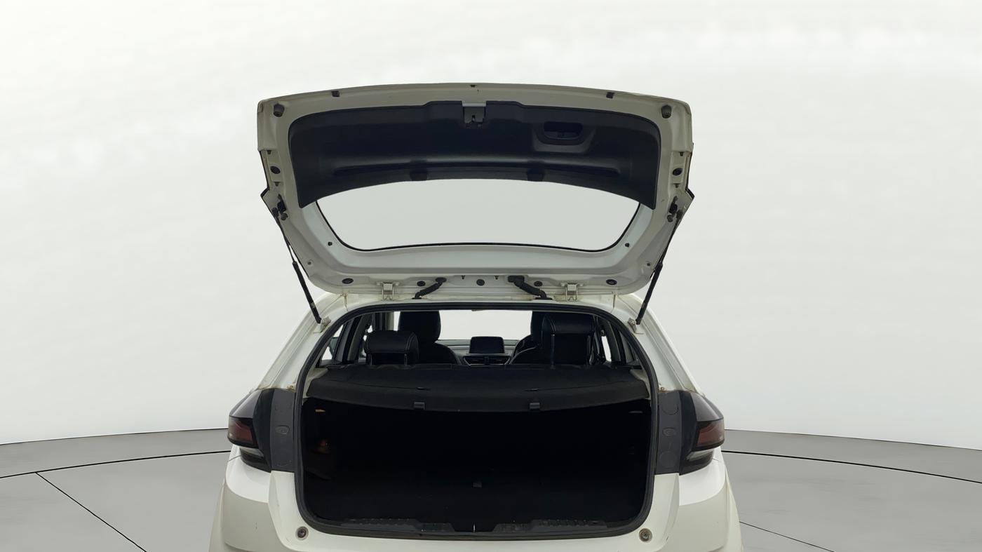 2024 Tata ALTROZ XZ CNG, CNG, Manual, 28,351 km, Boot Door Open