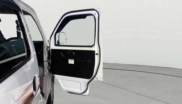 2022 Maruti Eeco 5 STR AC CNG (O), CNG, Manual, 52,043 km, RHS Front Door