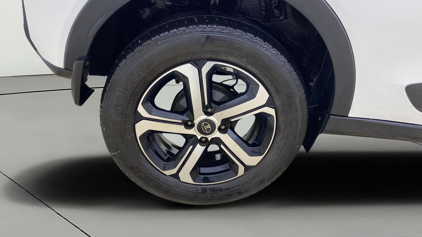 2023 Tata NEXON XZA PLUS SUNROOF PETROL, Petrol, Automatic, 24,391 km, Right Rear Wheel