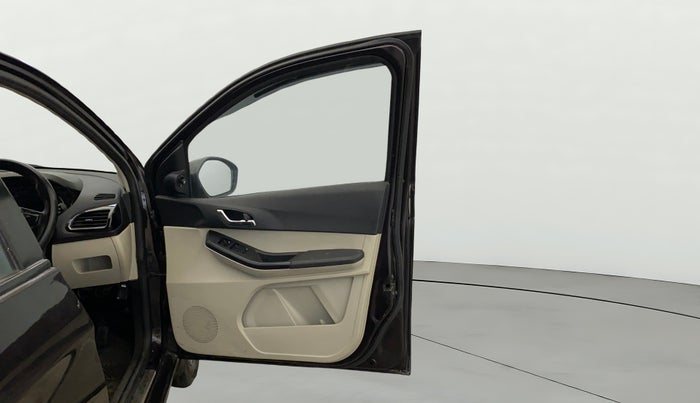 2022 Tata Tiago XZ PLUS CNG, CNG, Manual, 82,951 km, RHS Front Door