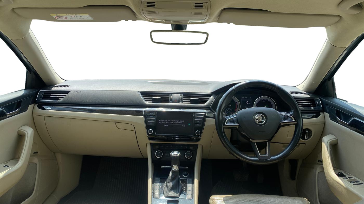 2017 Skoda Superb L&K 1.8 TSI AT, Petrol, Automatic, 42,342 km, Dashboard