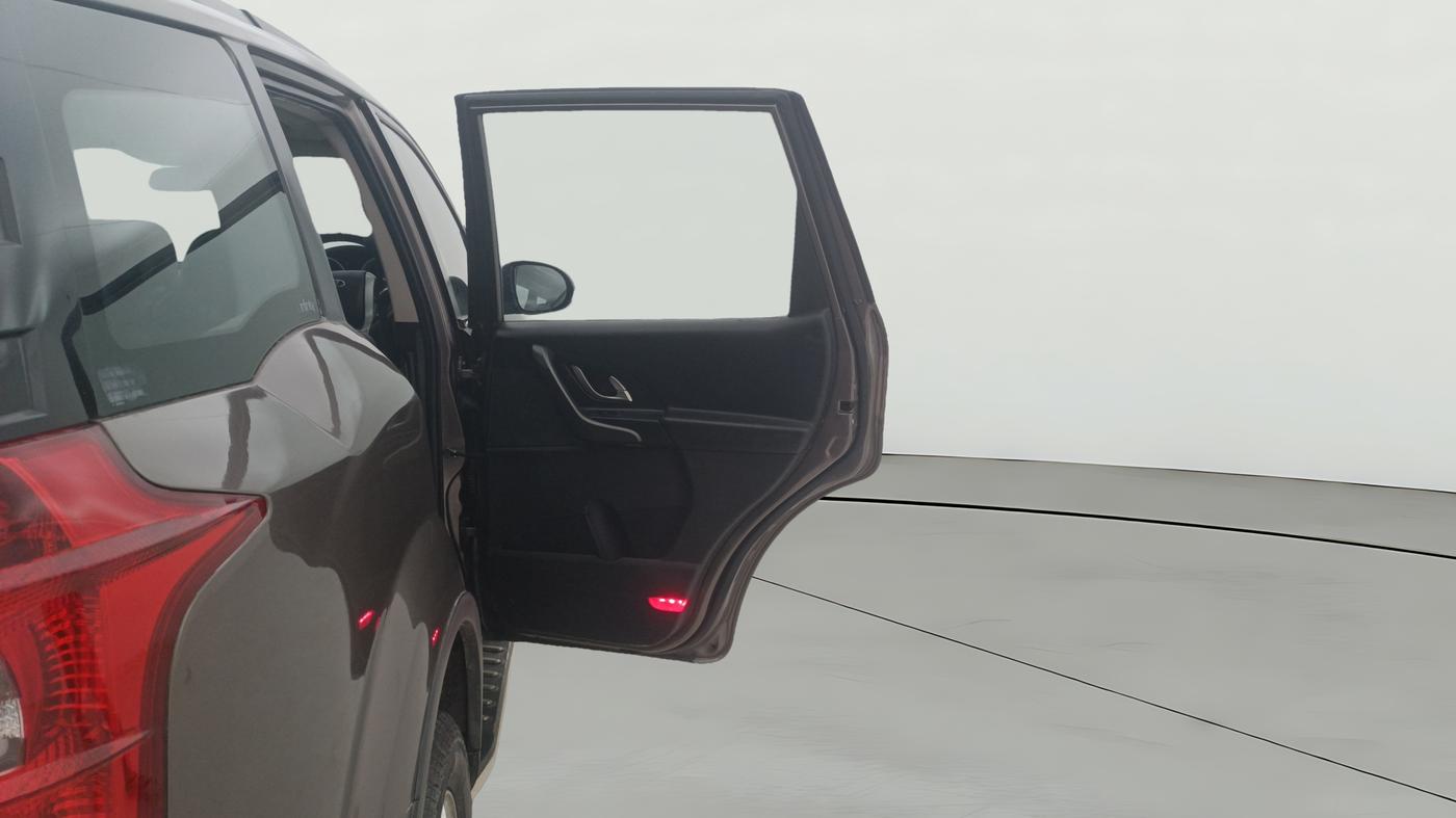 2017 Mahindra XUV500 W10, Diesel, Manual, 82,167 km, RHS Rear Door
