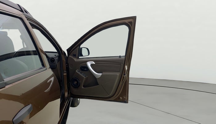 2018 Renault Duster RXE PETROL, Petrol, Manual, 77,522 km, RHS Front Door