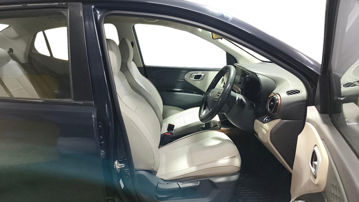 2023 Hyundai AURA SX 1.2, Petrol, Manual, 50,641 km, Right Side Front Door Cabin