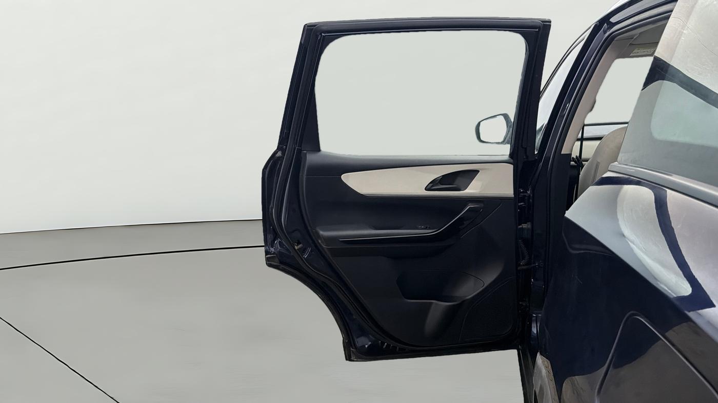 2022 Mahindra XUV700 AX 5 P MT 5 STR, Petrol, Manual, 66,297 km, LHS Rear Door