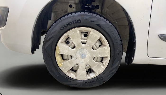 2014 Maruti Wagon R 1.0 LXI, CNG, Manual, 77,007 km, Left Front Wheel