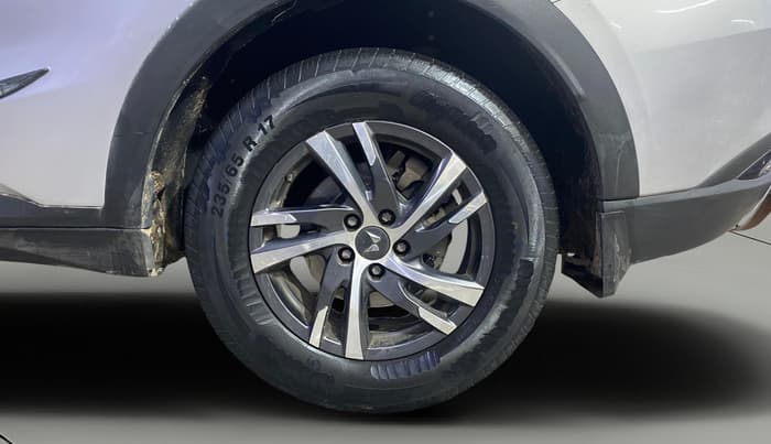 2022 Mahindra XUV700 AX 5 P MT 7 STR, Petrol, Manual, 66,407 km, Left Rear Wheel