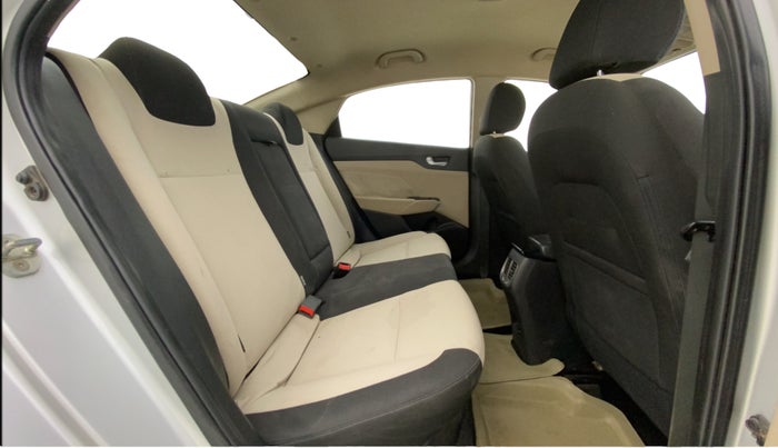 2017 Hyundai Verna 1.6 EX CRDI, Diesel, Manual, 1,33,554 km, Right Side Rear Door Cabin