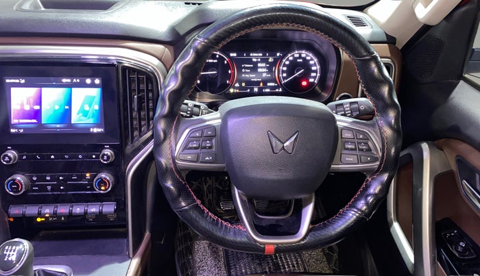 2023 Mahindra SCORPIO-N Z8 DIESEL MT 4WD 7 STR, Diesel, Manual, 33,984 km, Steering Wheel Close Up