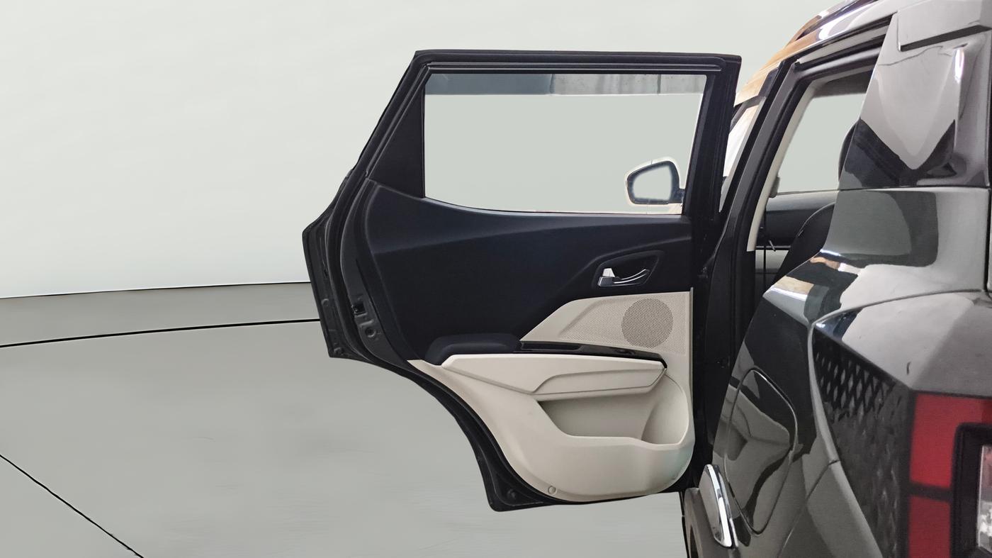 2025 Mahindra XUV 3XO AX5 1.2 L TCMPFi, Petrol, Manual, 7,039 km, LHS Rear Door