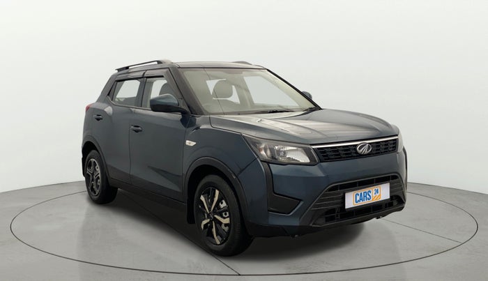 2022 Mahindra XUV300 W4 1.2 PETROL, Petrol, Manual, 91,761 km, Right Front Diagonal