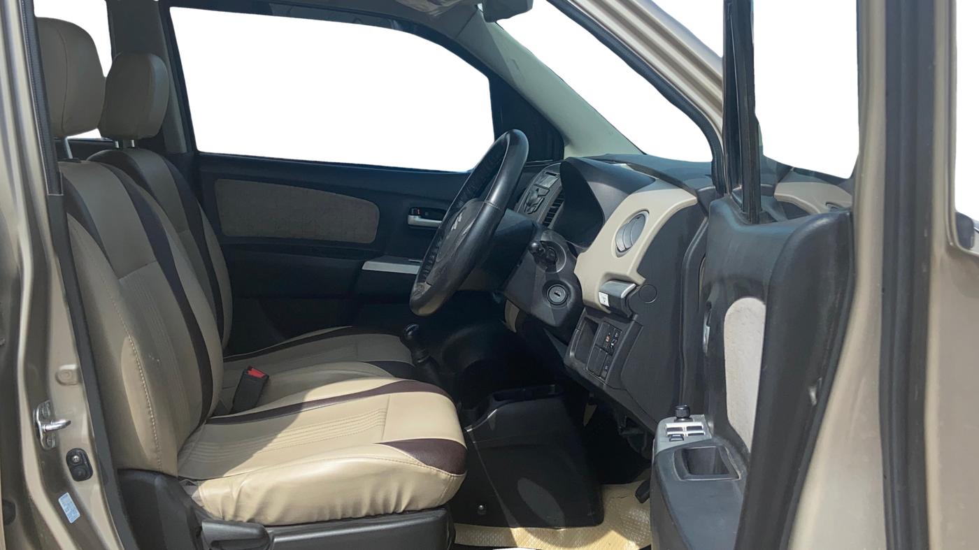 2014 Maruti Wagon R 1.0 VXI, Petrol, Manual, 97,625 km, Right Side Front Door Cabin