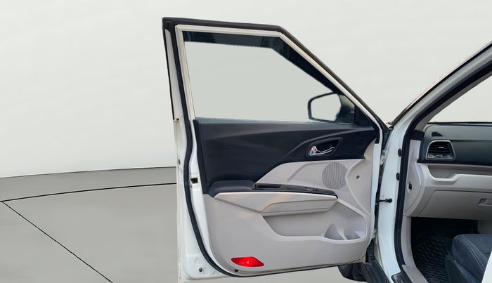 2020 Mahindra XUV300 W8 1.5 DIESEL, Diesel, Manual, 79,449 km, LHS Front Door