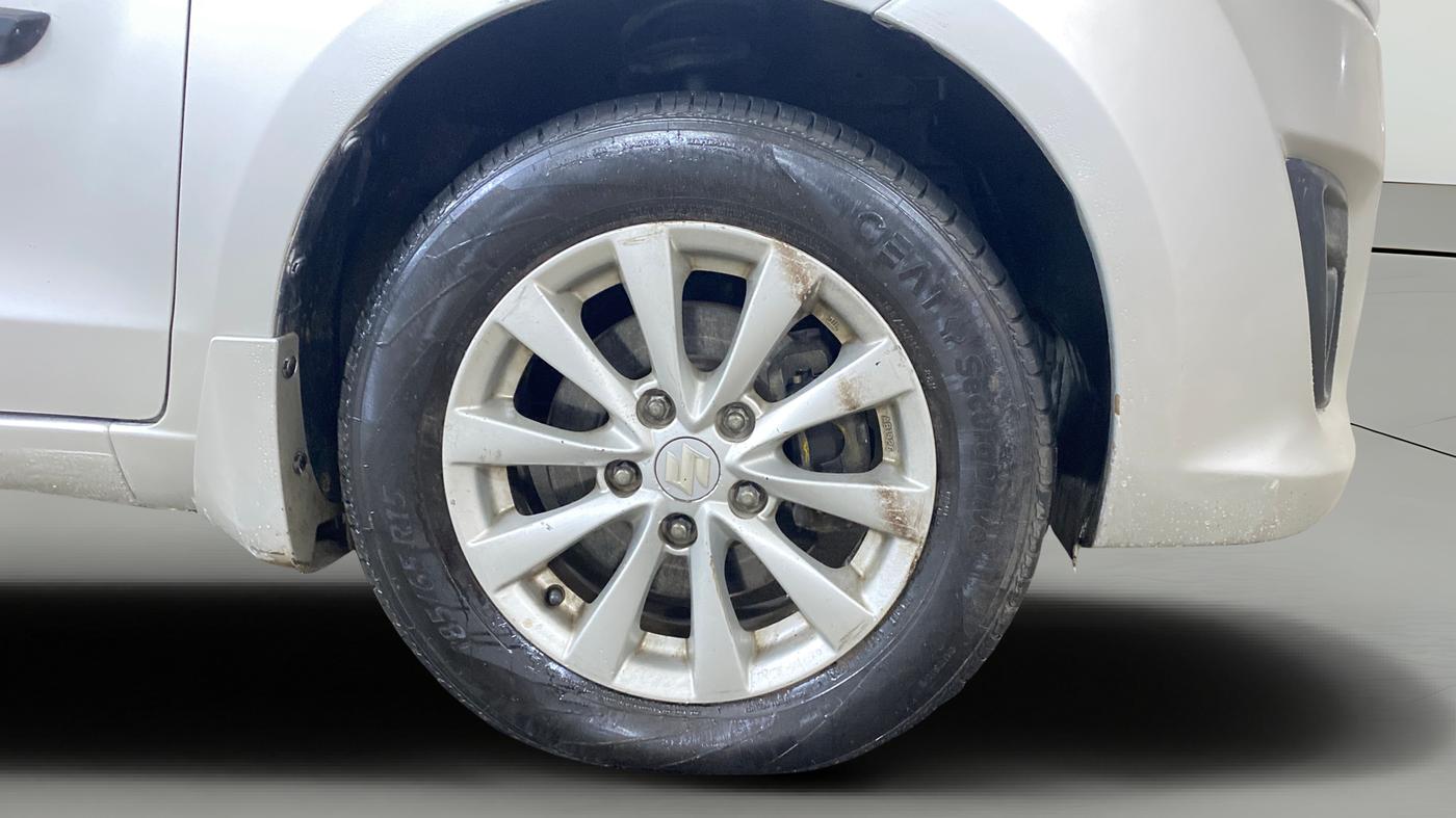 2014 Maruti Ertiga ZXI, Petrol, Manual, 54,164 km, Right Front Wheel