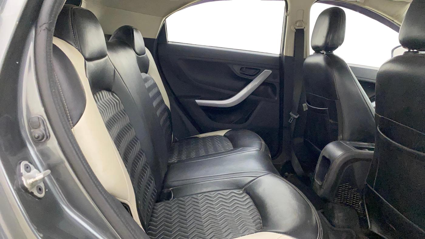 2022 Tata NEXON XM SUNROOF PETROL, Petrol, Manual, 1,15,607 km, Right Side Rear Door Cabin