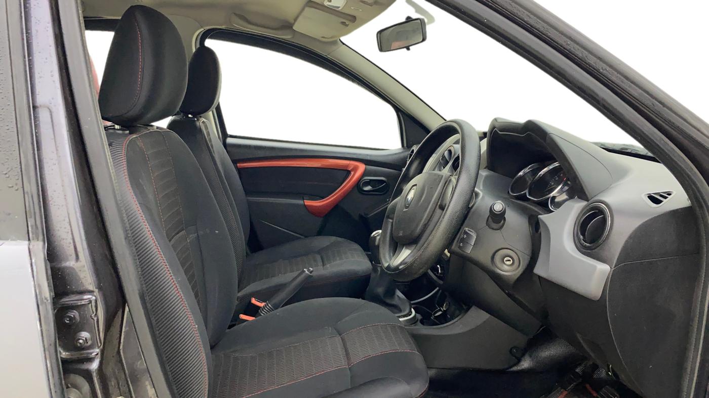 2018 Renault Duster 85 PS RXS MT DIESEL, Diesel, Manual, 1,00,027 km, Right Side Front Door Cabin