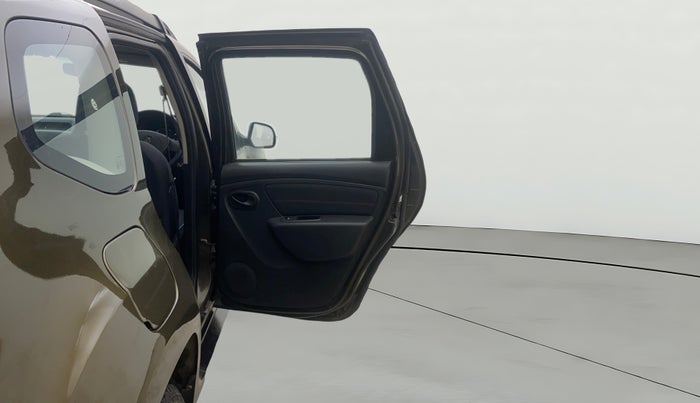 2018 Renault Duster 85 PS RXS MT DIESEL, Diesel, Manual, 1,28,228 km, RHS Rear Door