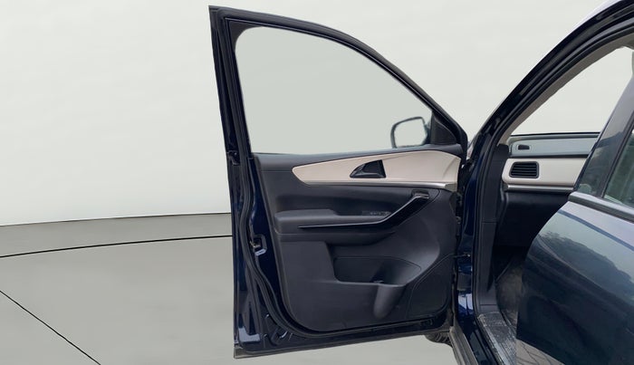 2022 Mahindra XUV700 AX 5 P MT 5 STR, Petrol, Manual, 69,318 km, LHS Front Door